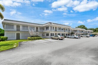 Building Photo - 3160 Lake Osborne Dr