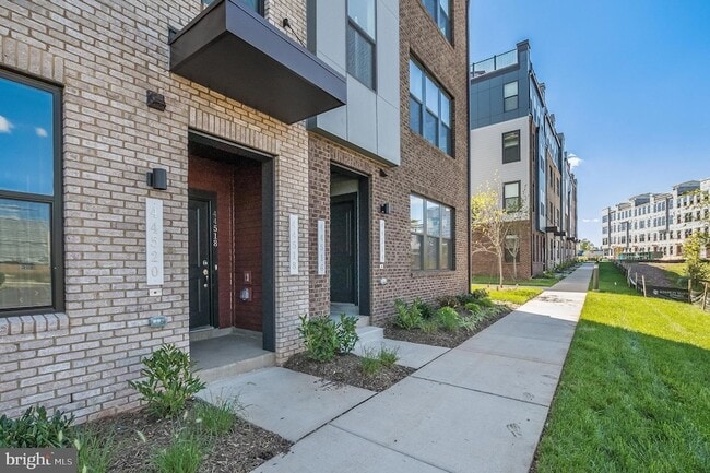 Building Photo - 44514 Wolfhound Sq