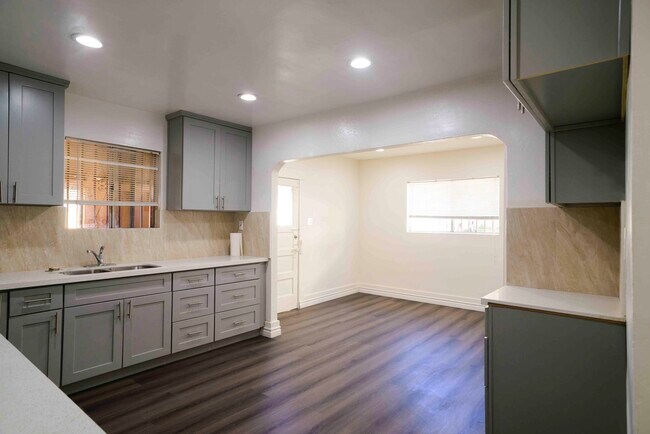 Kitchen to Breakfast Nook - 917 Centennial St