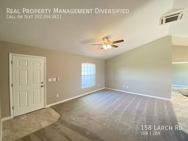 Foto del edificio - 158 Larch Rd