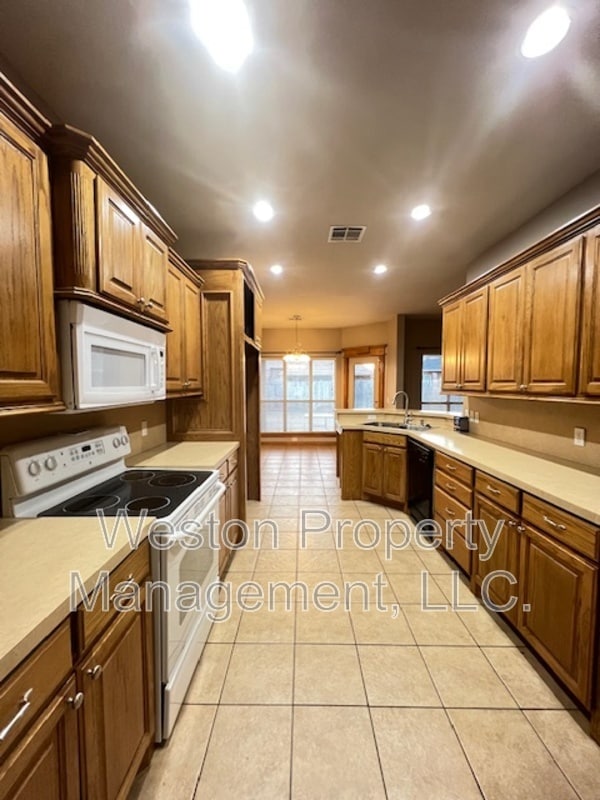 Photo - 701 N Ponderosa Way House