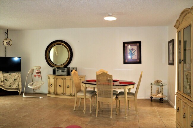 Foto del edificio - 720 N Dixie Hwy