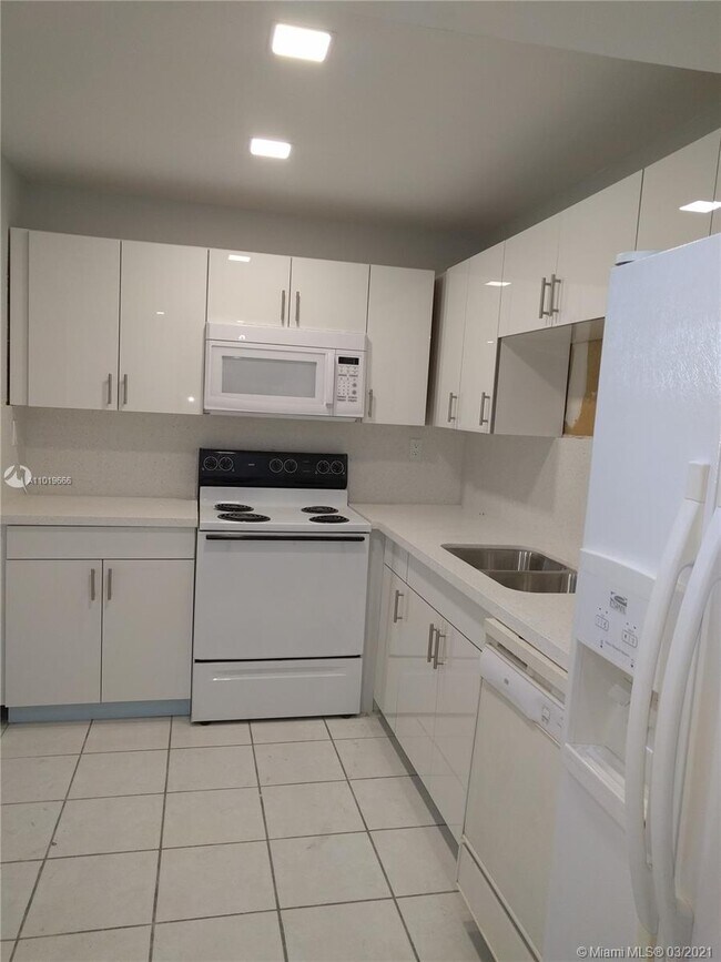 Foto del edificio - 702 NW 87th Ave