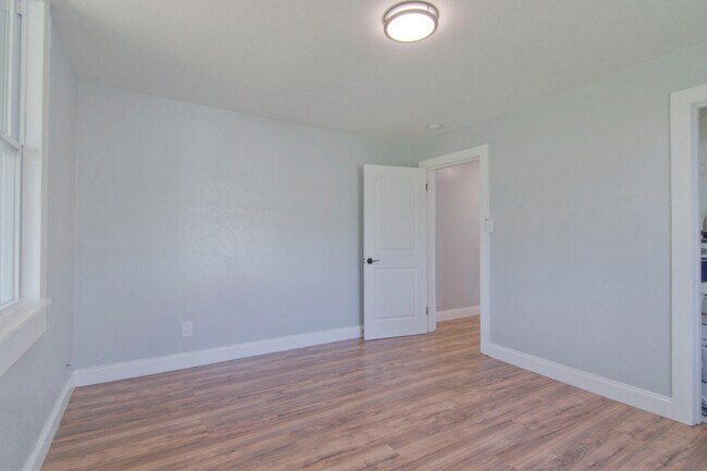Building Photo - 2410 Jefferson Ave