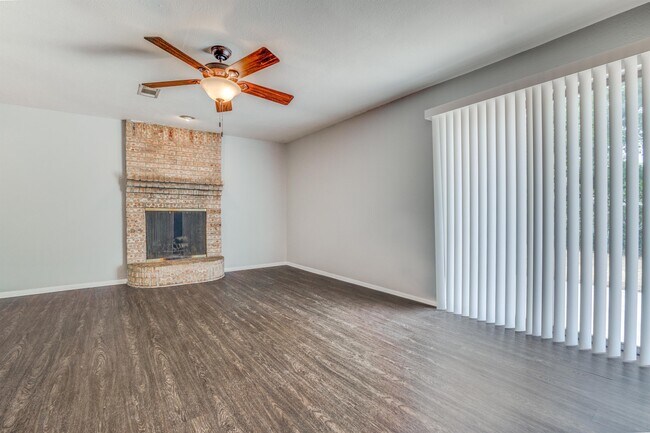 Foto del edificio - 629 Park Ln