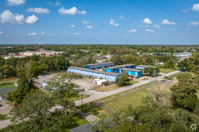 Contexto - Bridge City Apartments