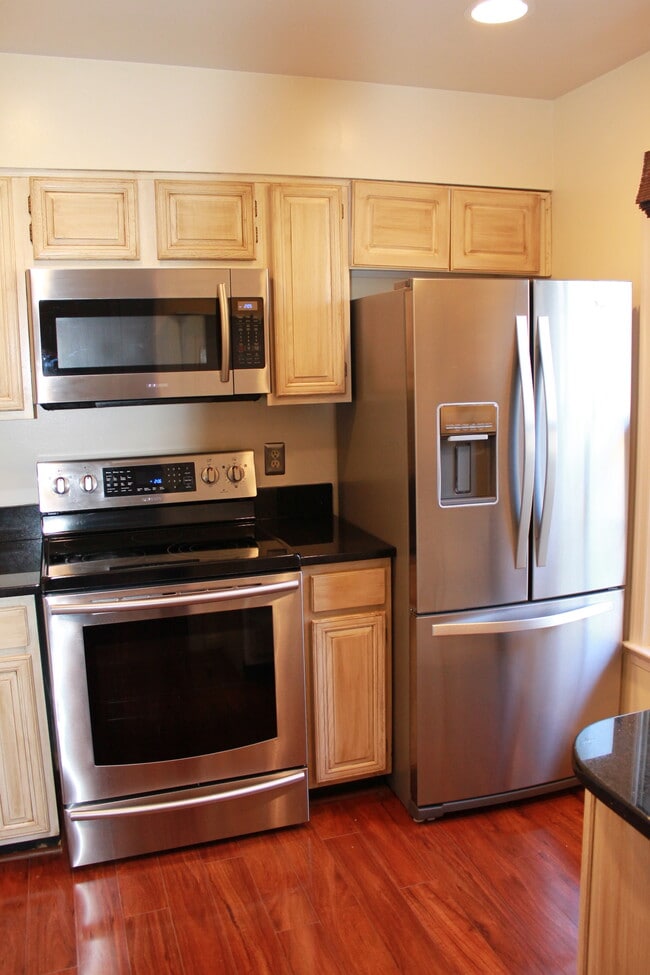 Photo - 227 Katie Ct (Falls Church, VA) Apartment