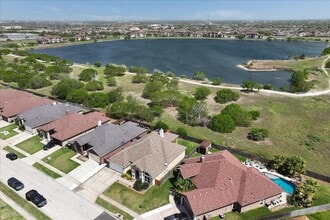 Building Photo - 7522 S Lake Dr