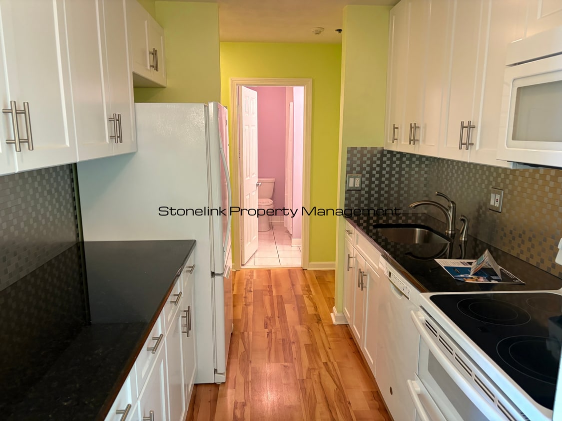 Primary Photo - Newly Renovated Condo For Rent in North At...