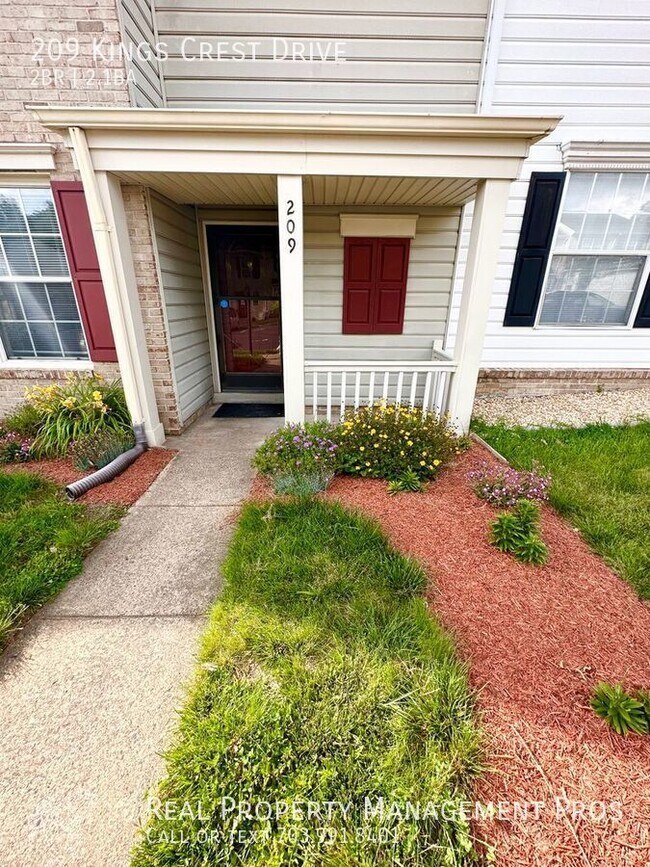 Building Photo - Great townhome close to I-95 and Quantico