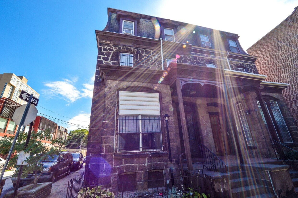 Primary Photo - 301 S 40th St