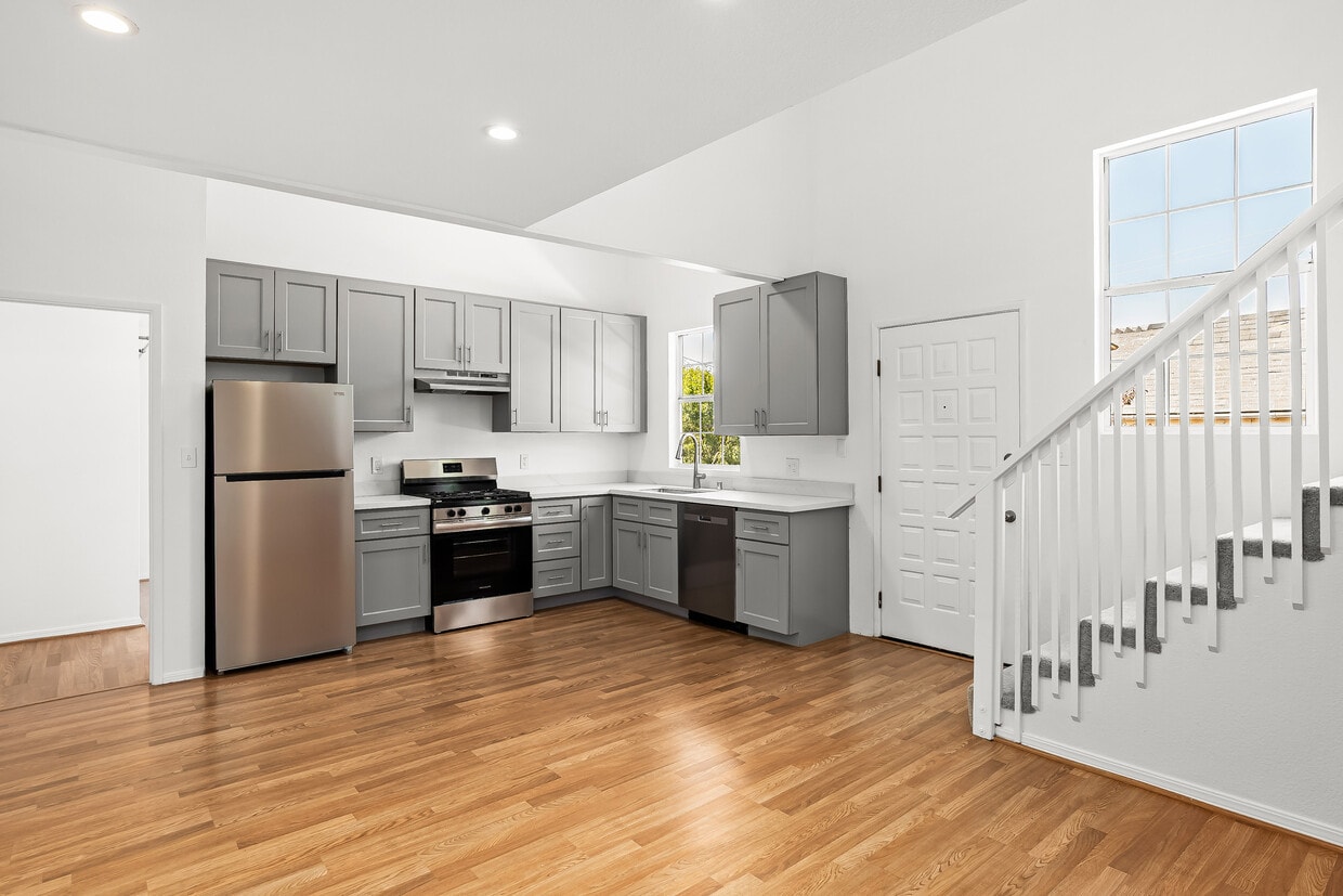 Primary Photo - 523 B St