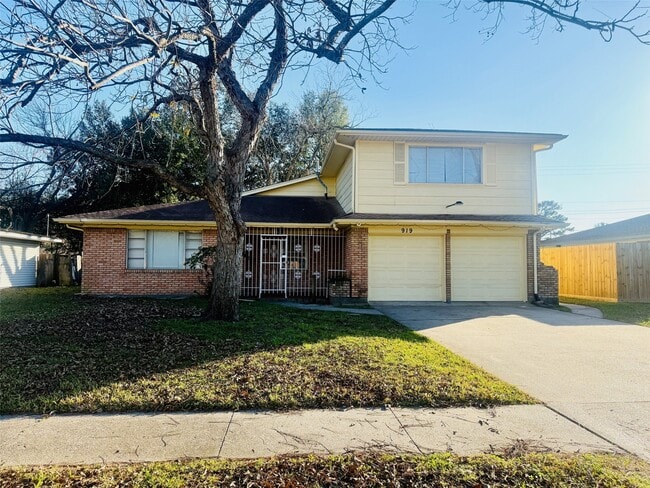 Foto del edificio - 919 Saddle Rock Dr