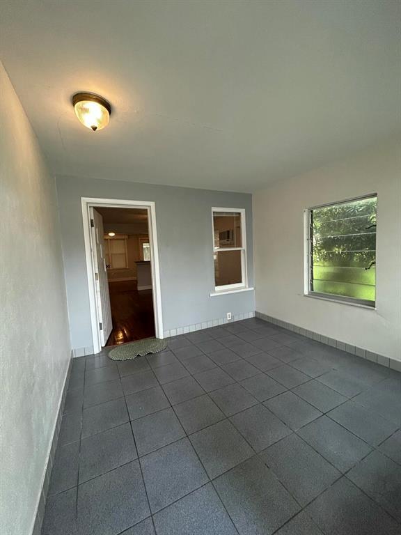 Foto del edificio - 710 NE 16th St