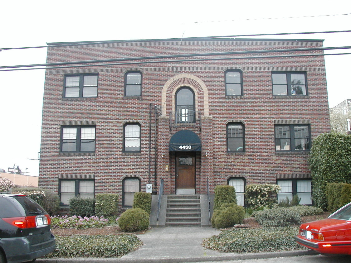 Foto principal - 4453 Linden Ave N