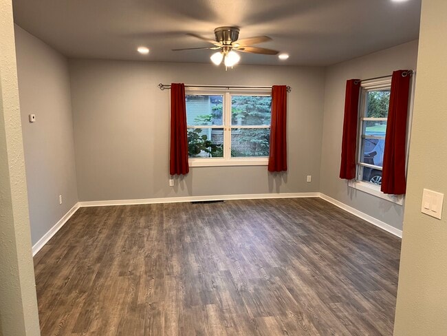 Living room - 10936 Toledo St