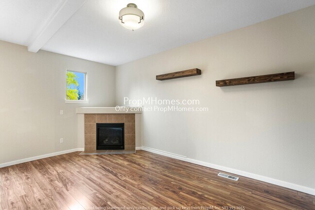 Building Photo - Charming Townhome In Beaverton! Available ...