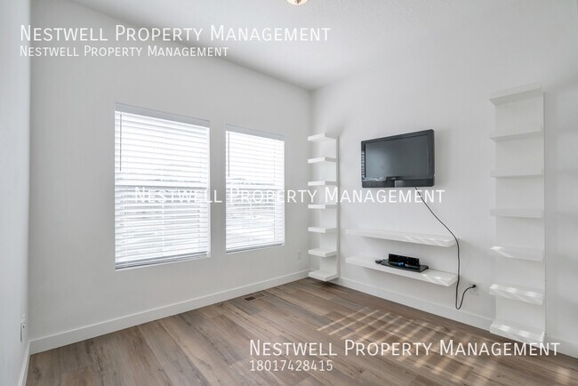 Building Photo - Cute 3-bed Townhome located in Vineyard