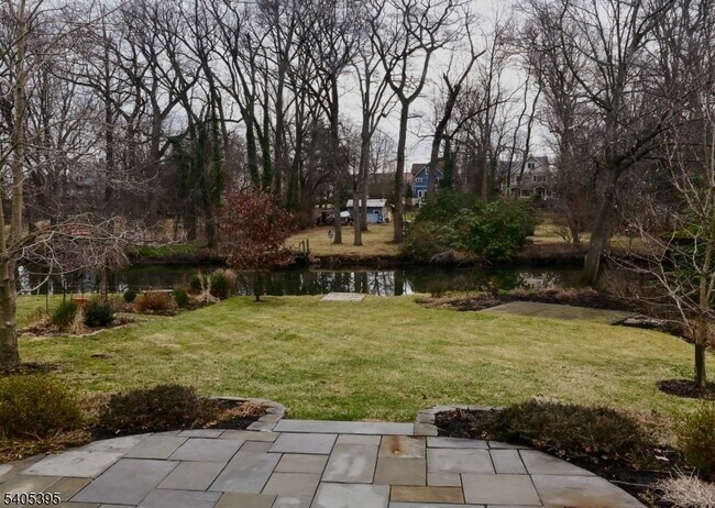 Building Photo - 12 Central Ave