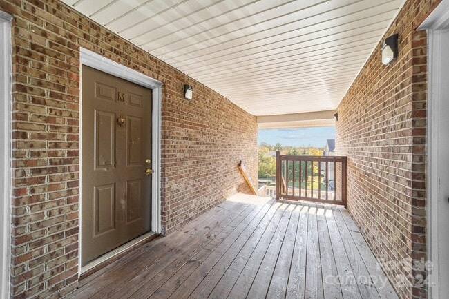 Building Photo - 9551 University Terrace Dr