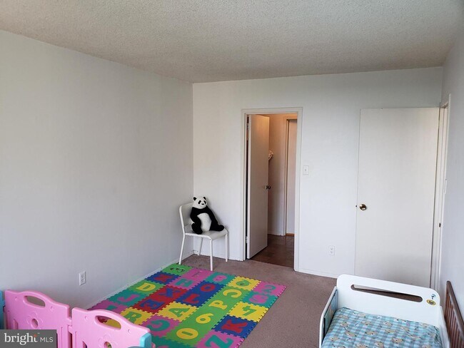 Building Photo - 5225 Pooks Hill Rd