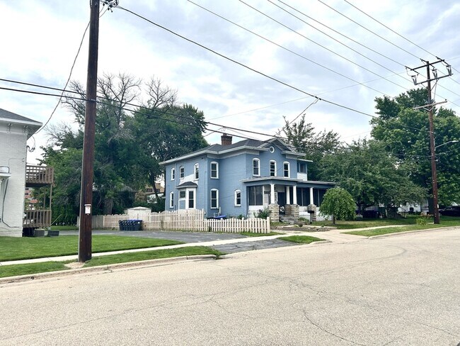 Foto del edificio - 120 E Franklin Ave