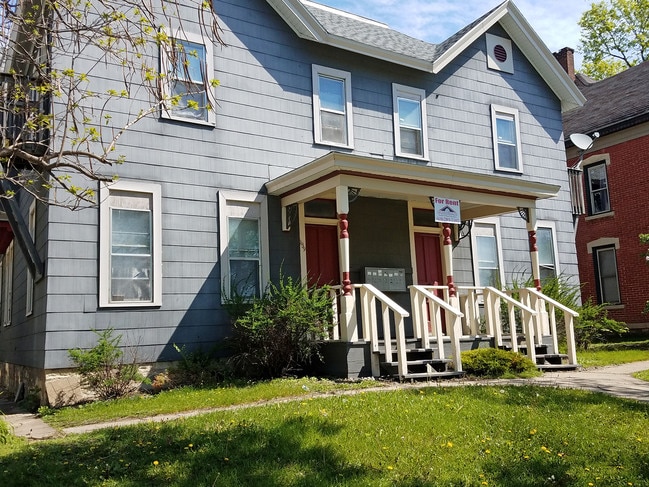 Building Photo - 1139 State St