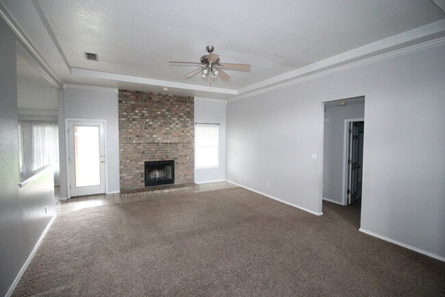 Foto del edificio - 2300 Northglen Dr