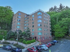 Building Photo - 1205 SW Cardinell Dr