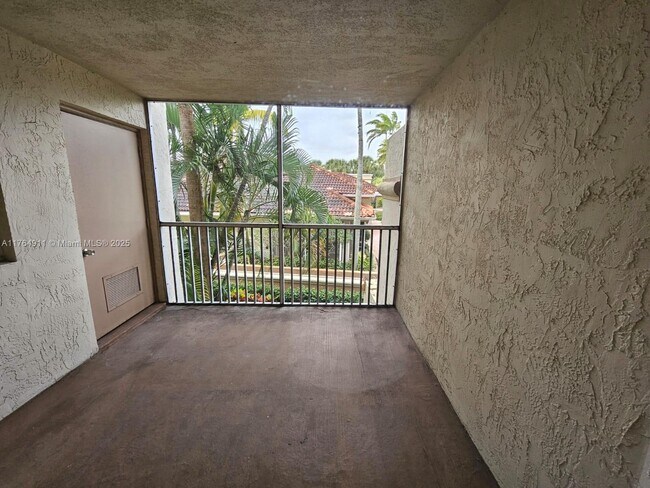Foto del edificio - 22203 Glenmoor Dr