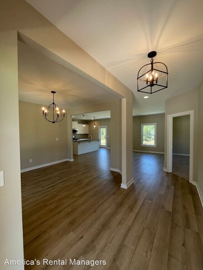 Building Photo - 4 br, 3 bath House - 56 Oak Ridge Place