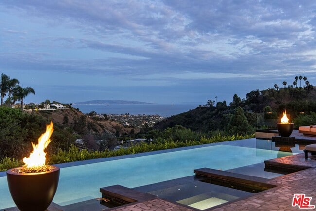 Building Photo - 1390 Bella Oceana Vista