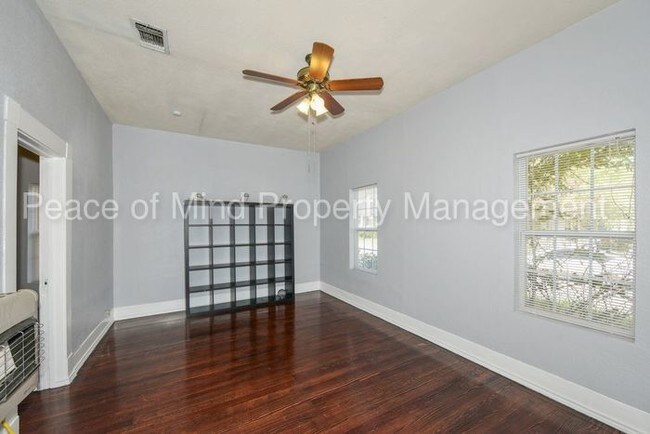 Foto del edificio - 128 Park Ct, San Antonio TX 78212