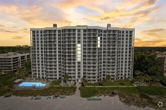 Building Photo - 2425 Gulf of Mexico Dr