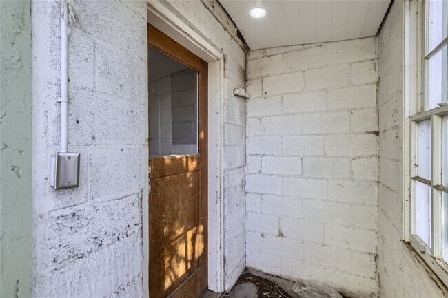 Building Photo - 2130 5th Avenue