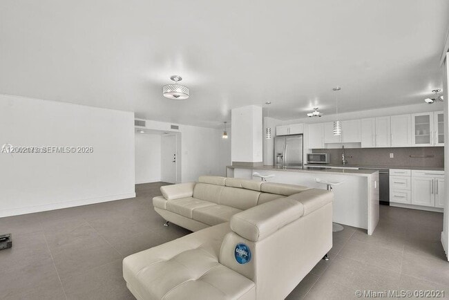 Building Photo - 18041 Biscayne Blvd
