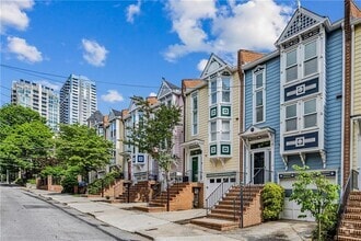 Building Photo - 208 6th St NE