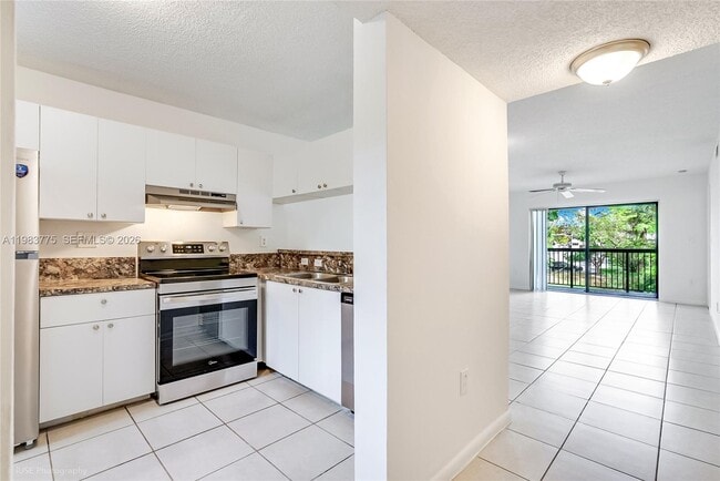 Building Photo - 9992 Nob Hill Pl