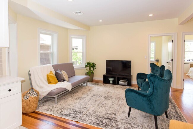 Foto del edificio - ABSOLUTELY BEAUTIFULL 4 BED 2 BATH IN ALLS...