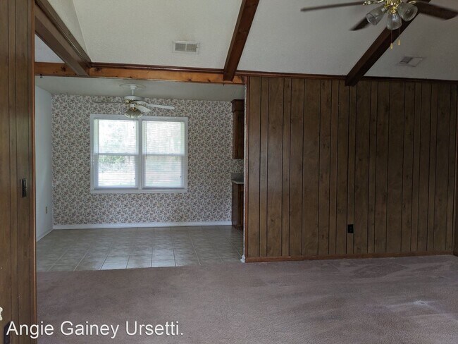 Building Photo - 3 br, 1.5 bath House - 108 Village Green C...