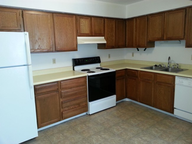 Building Photo - 3215 Terrace Dr