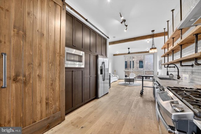 Foto del edificio - 774 Girard St NW