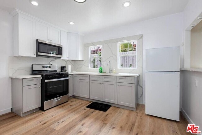 Building Photo - 1165 W 38th St