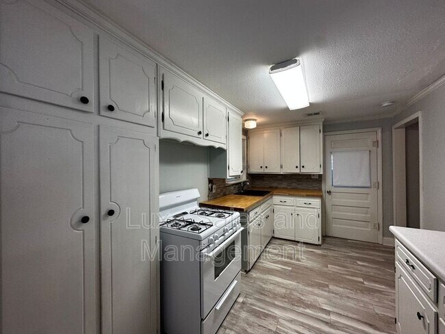Foto del edificio - 3628 Firethorn Dr