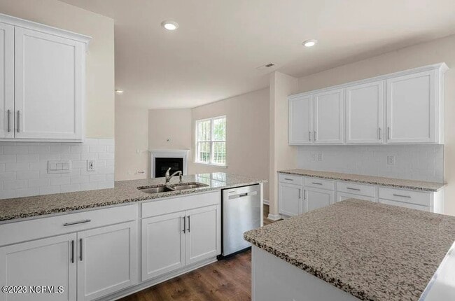 Building Photo - 1227 Middlecrest Dr