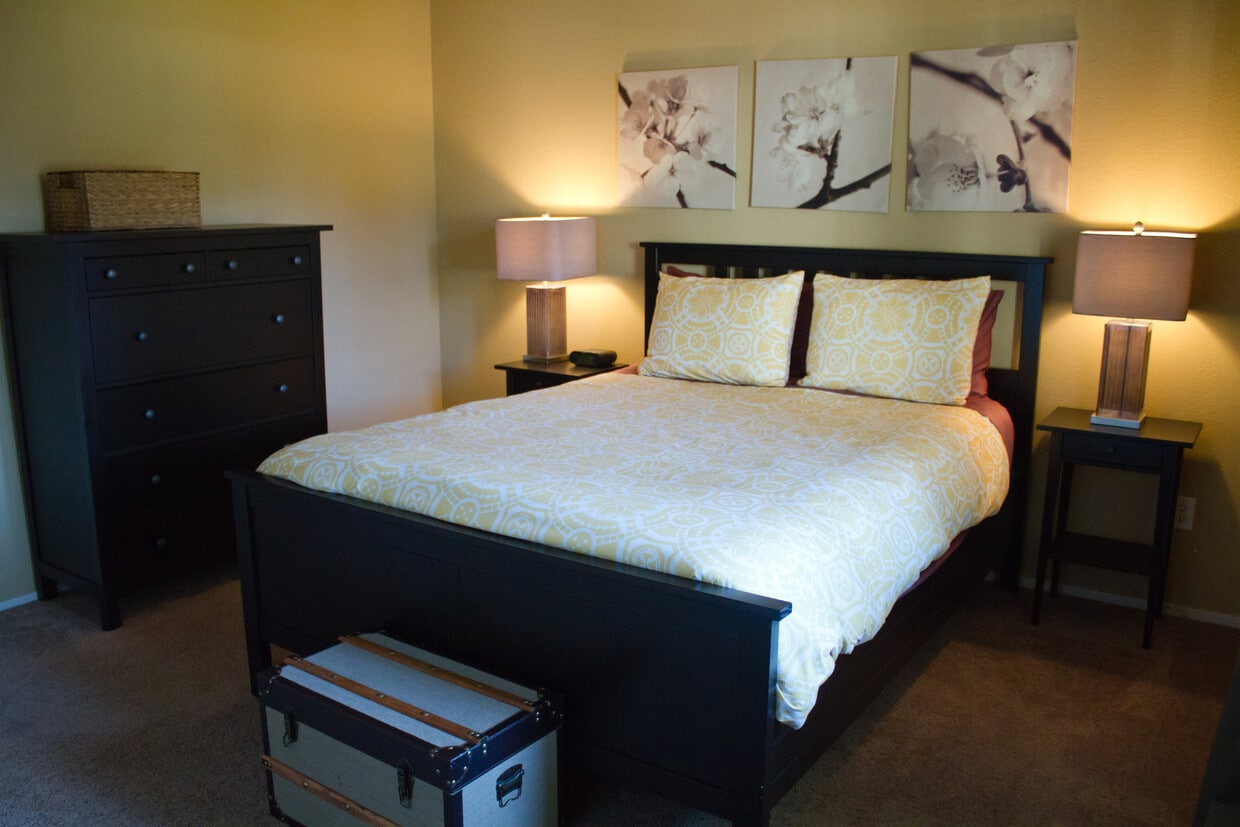 Building Photo - Beautiful Upstairs 2 Bedroom 2 Bath Apartm...