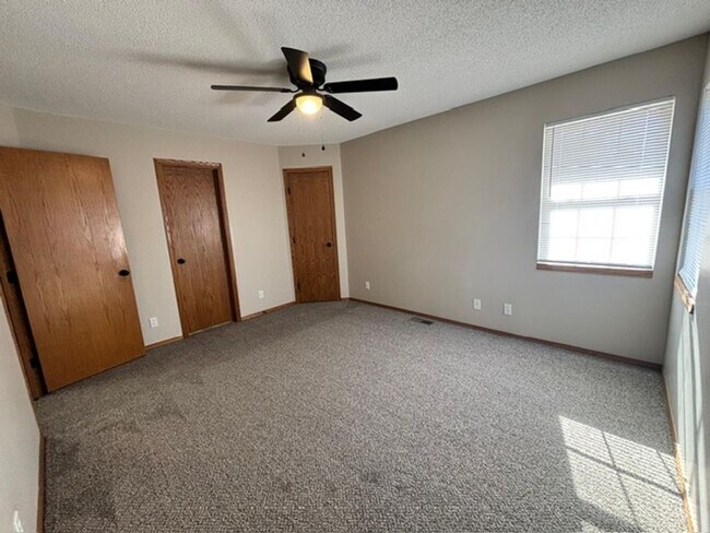 Foto del edificio - Renovated 3 Bedroom 2 Bath home with Finished Basement! Available for Rent or Rent to Own!