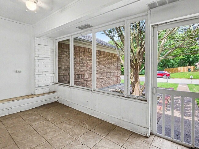 Foto del edificio - 16744 Overland Stage Dr