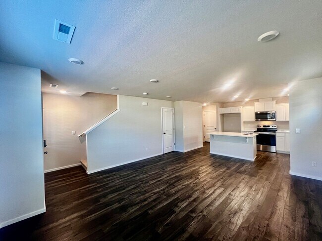 Building Photo - FREE RENT New Beauty! Location, location!!...