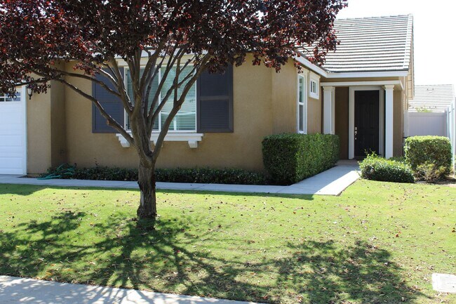 Foto del edificio - Northwest Bakersfield Home in the Village ...